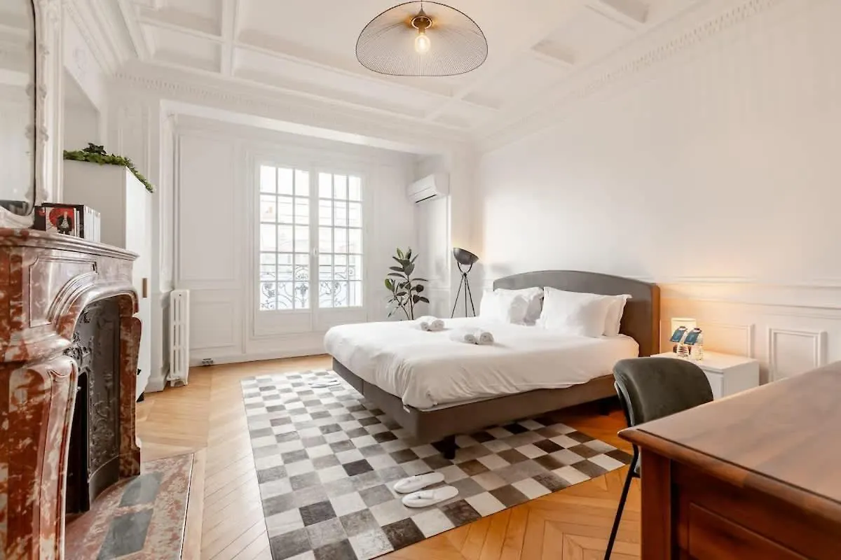 Keyz - Luxury 3 Bedrooms Near Champs Elysees Paryż