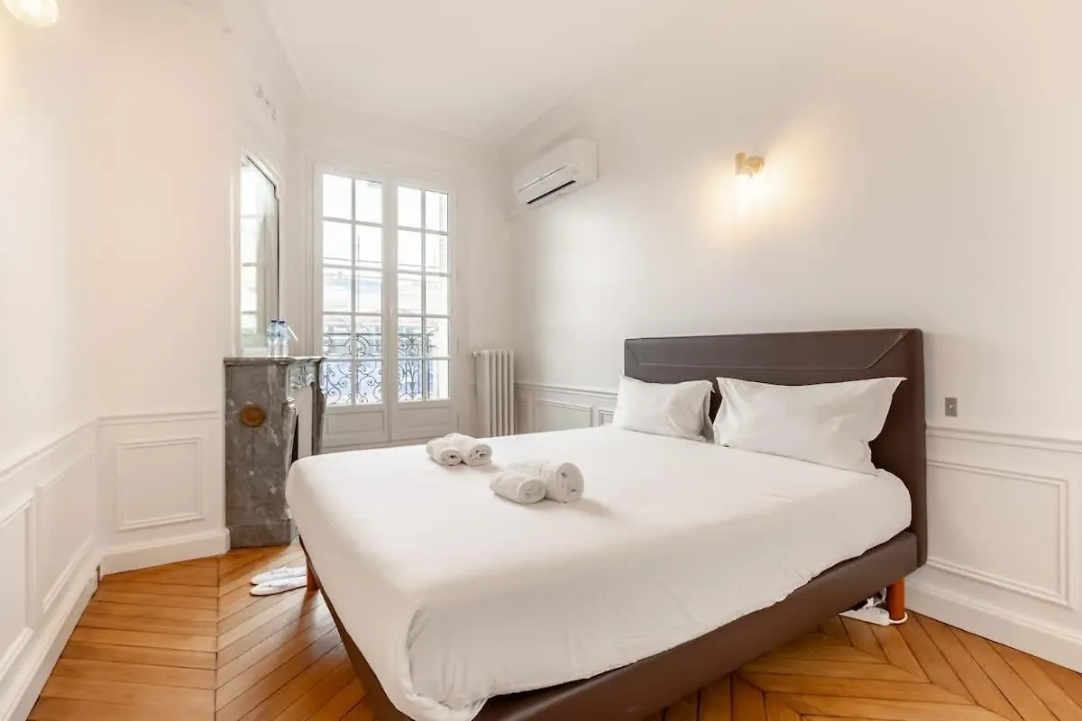 Keyz - Luxury 3 Bedrooms Near Champs Elysees Paris Apartment