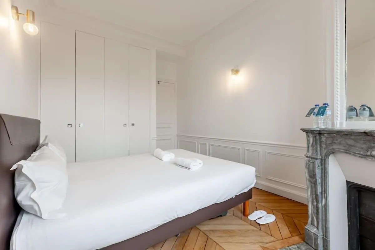 Keyz - Luxury 3 Bedrooms Near Champs Elysees 파리 아파트